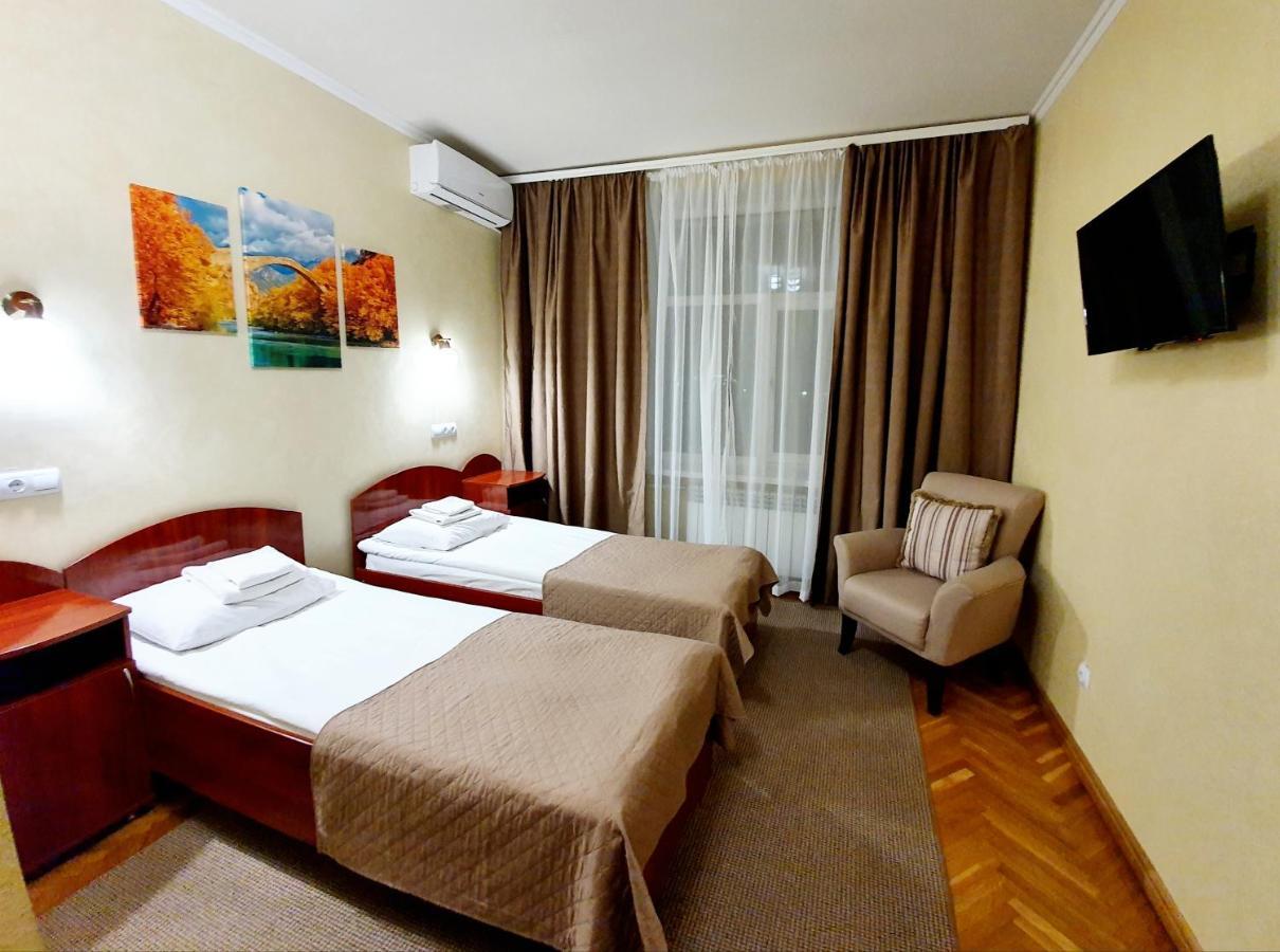 Hotel Sluch Starokostyantyniv Exterior foto